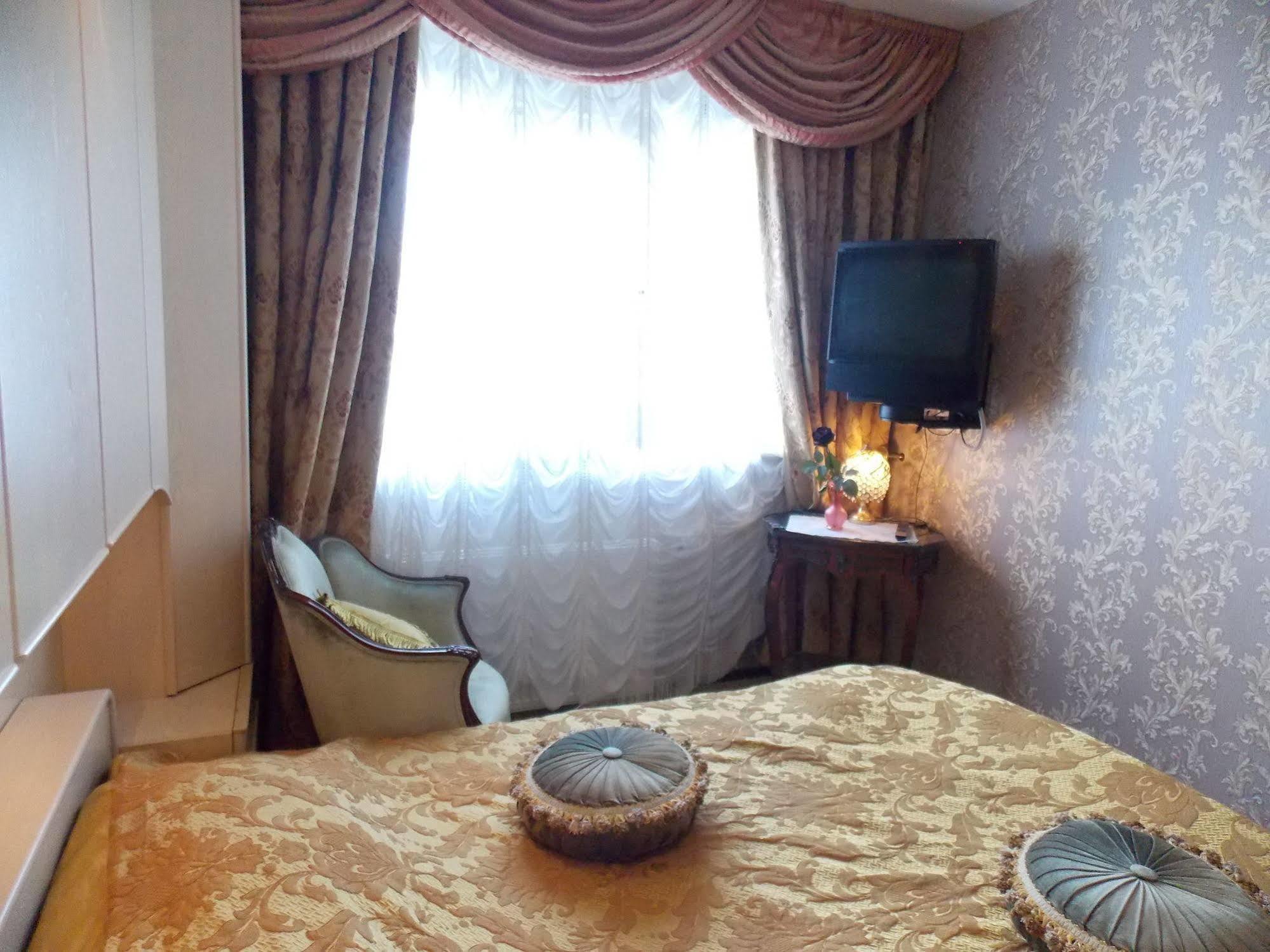 Weena House 3*