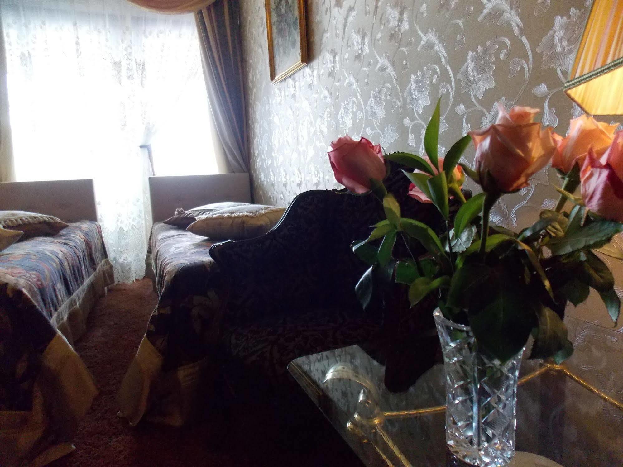 Weena House 3*